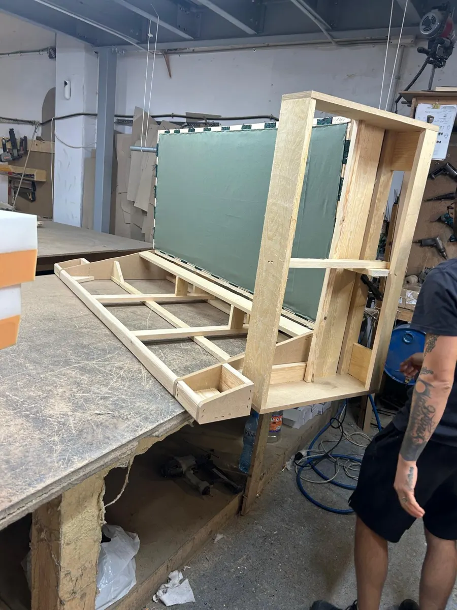 Paso 1: estructura de madera del sofá en el taller