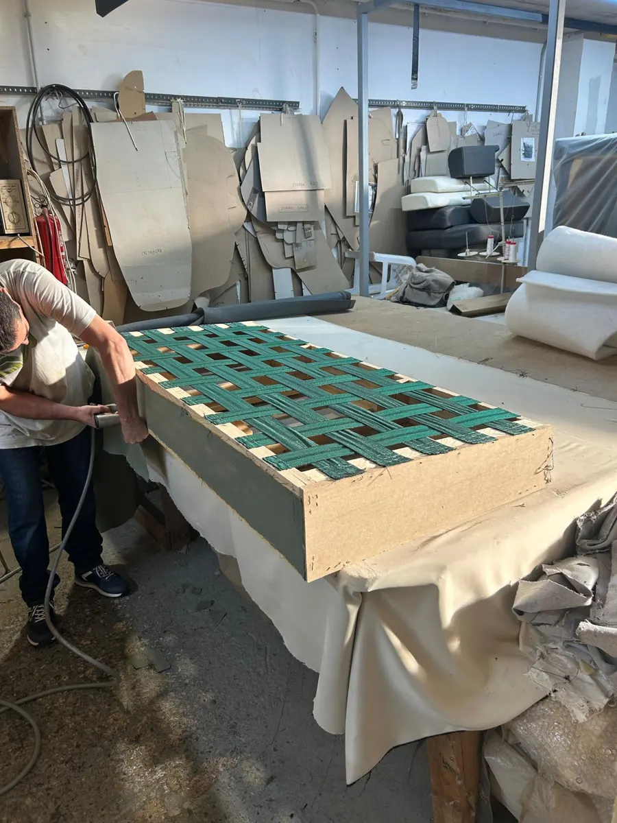 Paso 2: cinchas del sofá en el taller