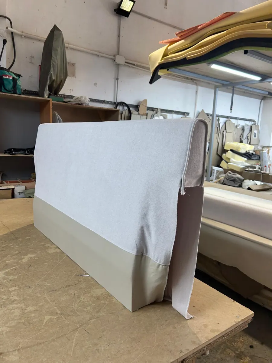 Paso 10: tapizado del brazo del sofá en el taller